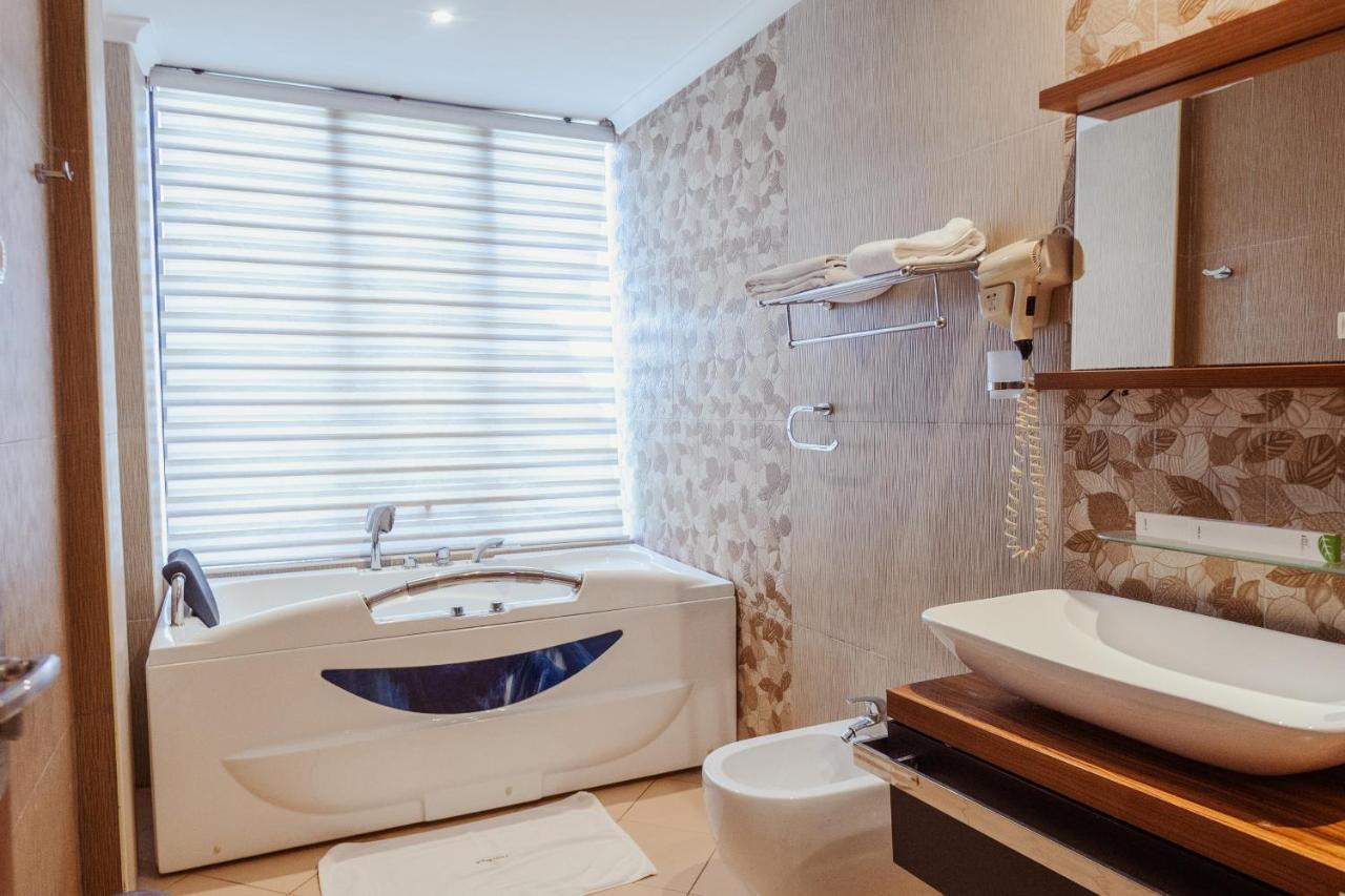 Tanga Beach Resort & Spa Ngoại thất bức ảnh